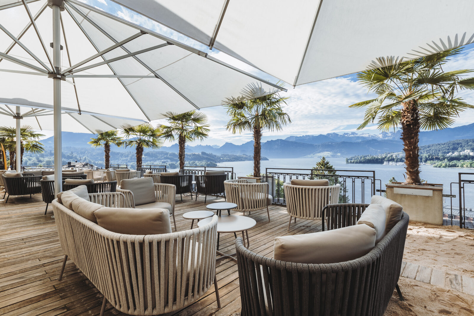 12 Hotel Montana Luzern Beach Club 1