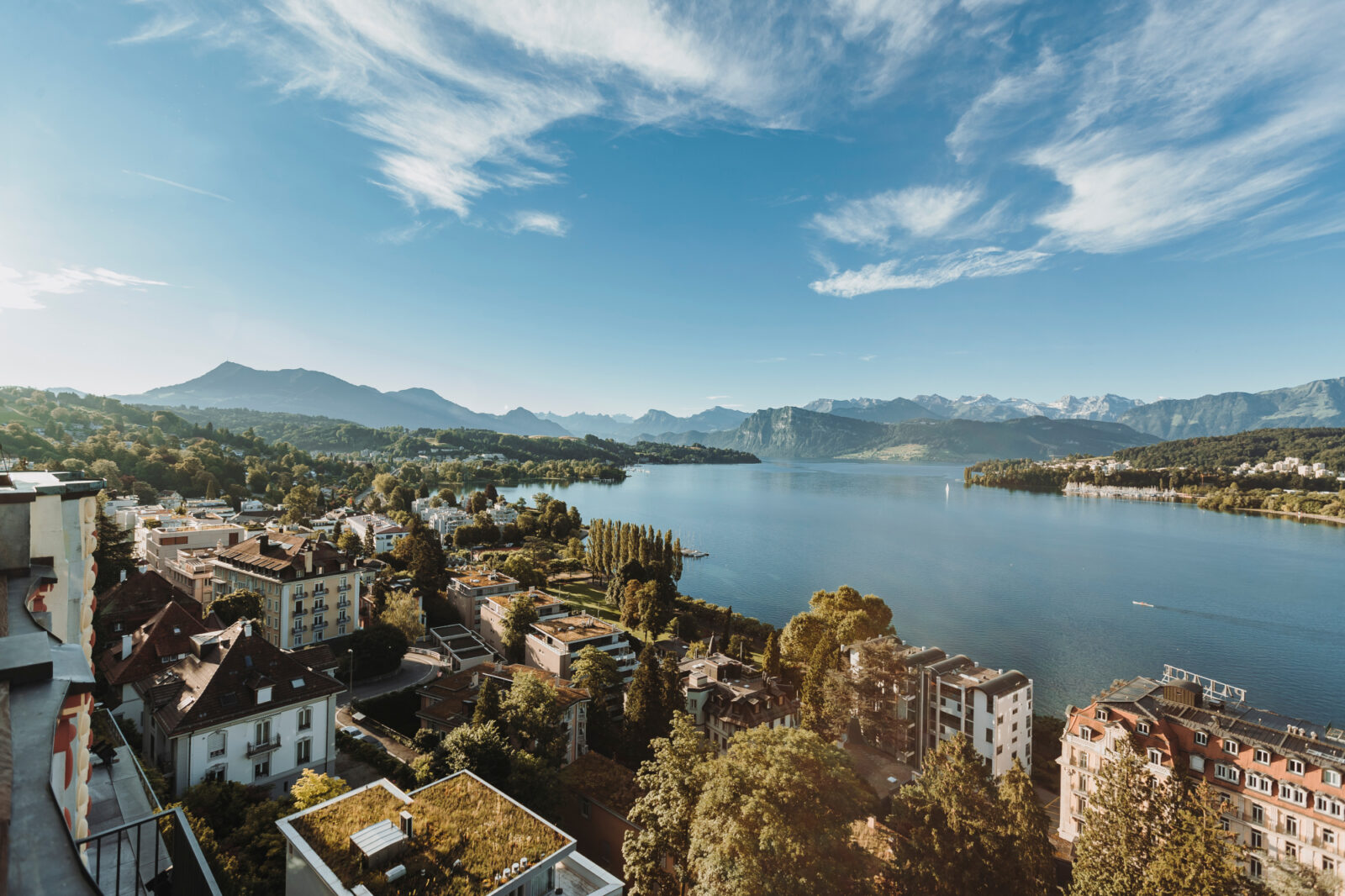 1 Hotel Montana Luzern Aussenansicht klein 1