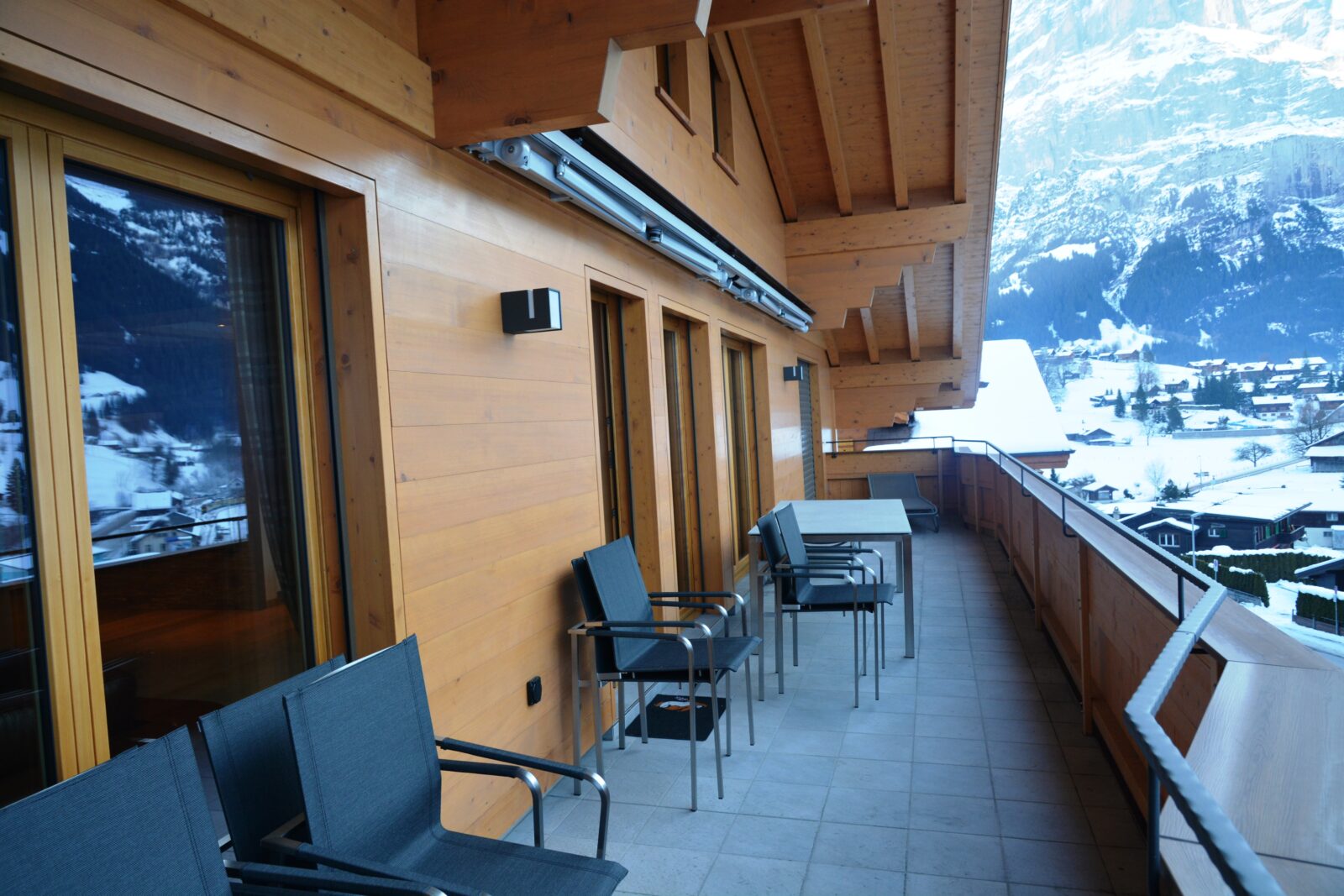griwarent apartment antara grindelwald balkon.jpg